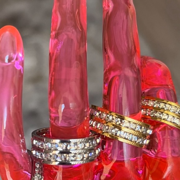 Accessories - Picture 4 of 9